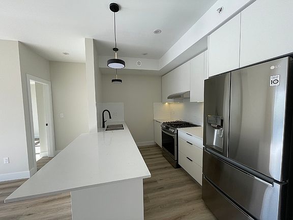 2nd image of 6285 King George Blvd #602