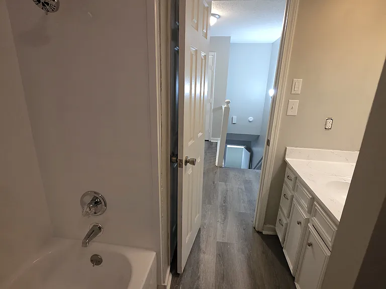 910B Glastonbury Cir — Photo 15