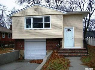 221 Hopper St, Westbury, NY 11590
