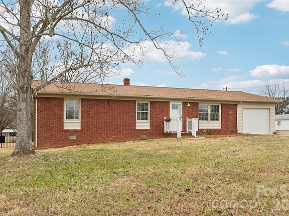 3rd image of 2223 Woodhurst Ln