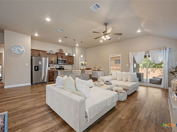 2nd image of 1021 Coriander Rd