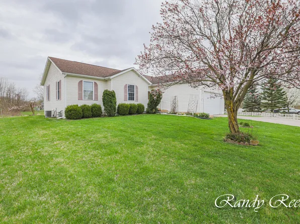 340 64th Ave N, Coopersville, MI 49404