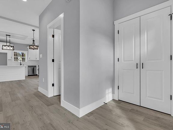 4th image of 408 Cumberland Ave