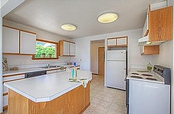 5th image of 8405 Eastside Dr NE