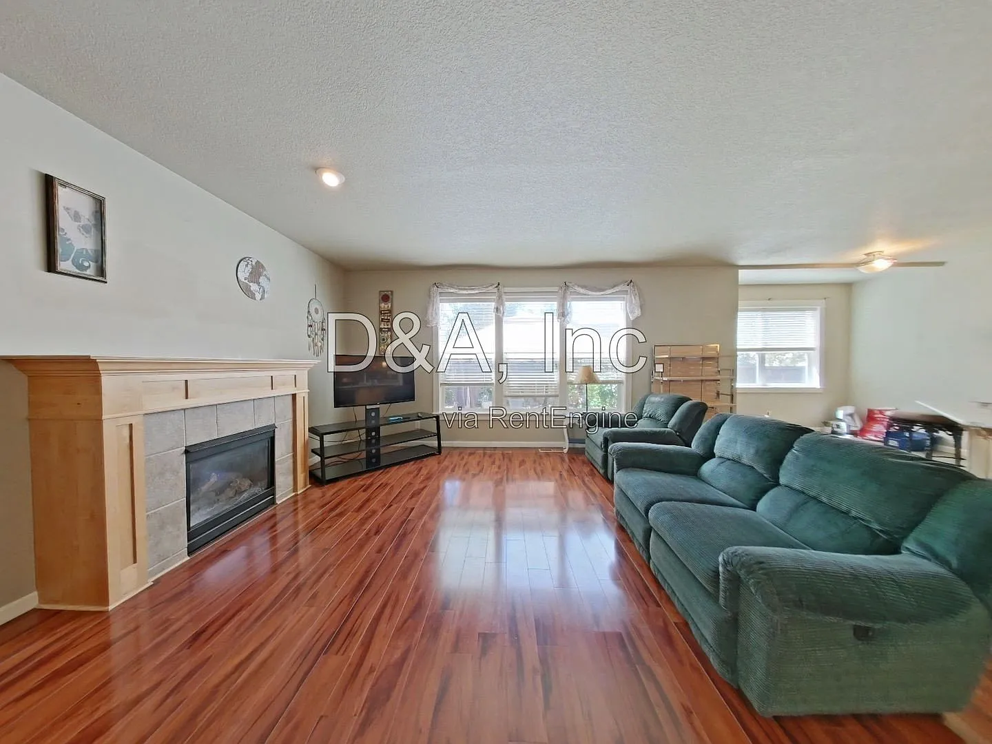 5 bed, 2.5 bath, 2547 sqft, $3,000 — Photo 2