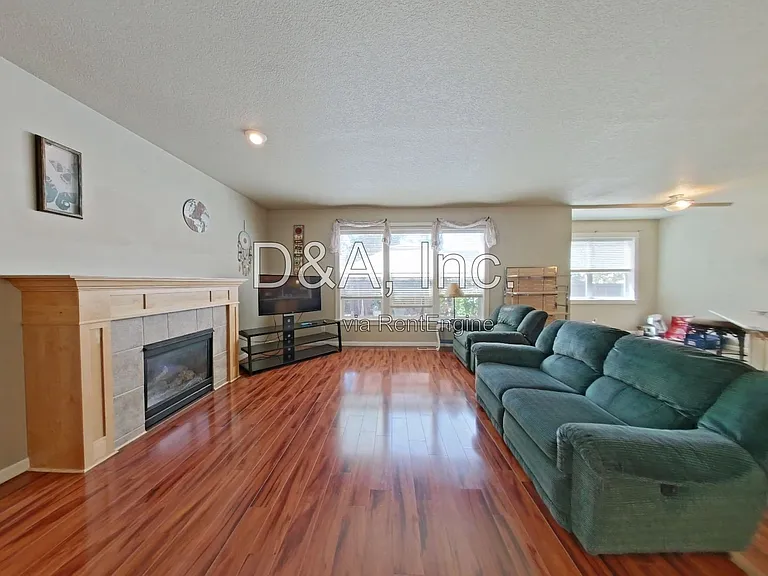 2156 Marten Ave SW — Photo 2