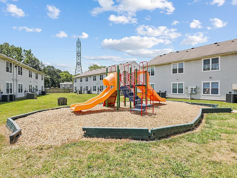 Dominion Pines Apartments — Photo 6