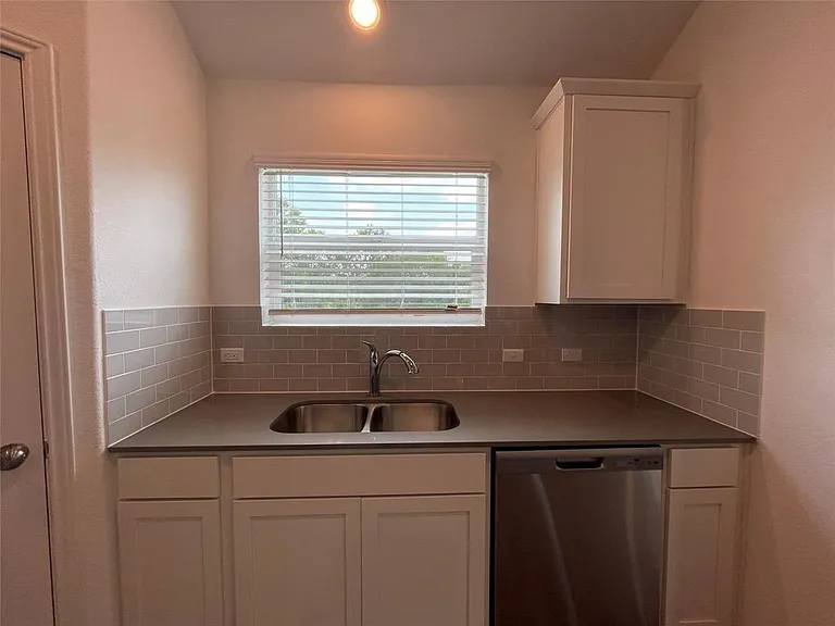 10717 Steinbeck Dr — Photo 7