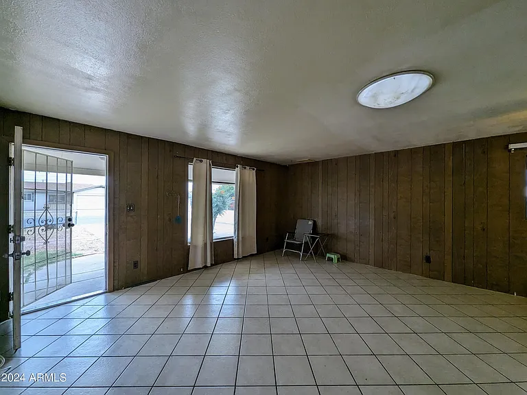 6036 N 31st Dr — Photo 10