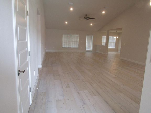 5th image of 127 SW Klee Cir