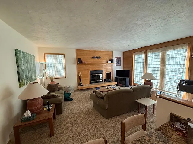 2 bed, 615 sqft, $2,200 — Photo 3