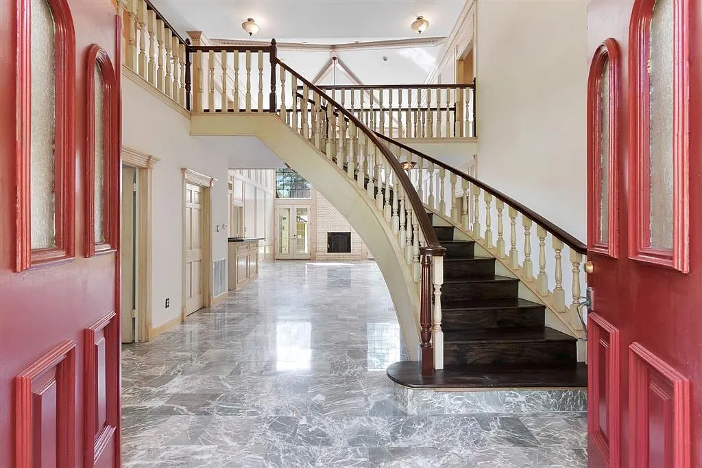 4 bed, 3.5 bath, 4469 sqft, $3,000 — Photo 2
