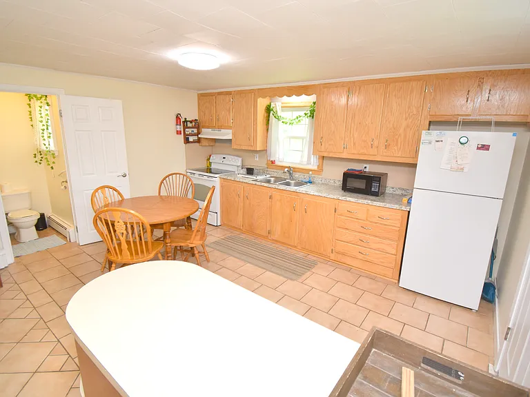 64 Hemlock Ave — Photo 13