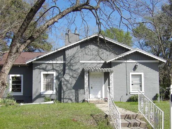 818 N Johnson Ave, Mount Pleasant, TX 75455