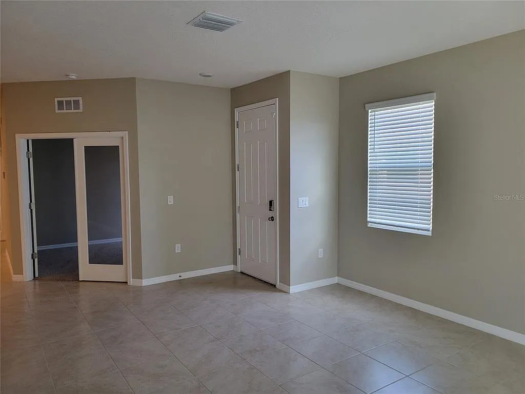 3 bed, 2.0 bath, 1587 sqft, $2,200 — Photo 4