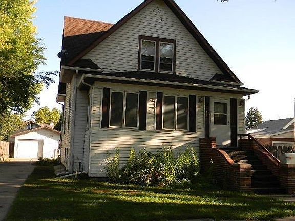4th image of 1109 E 4th St