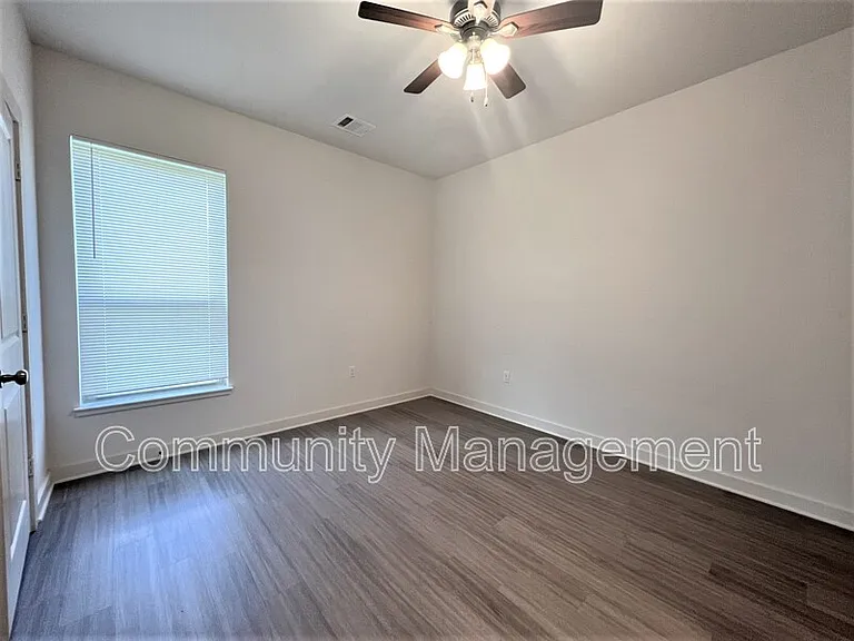 7677 River Ridge Dr — Photo 9