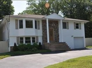 367 Clay Pitts Rd, East Northport, NY