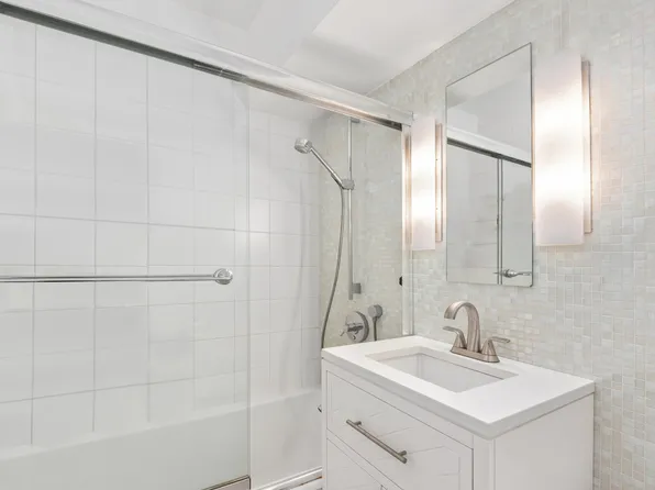 415 East 52nd Street image 9 of 9