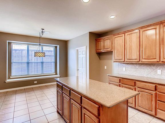 5th image of 1726 Whispering Glen Dr