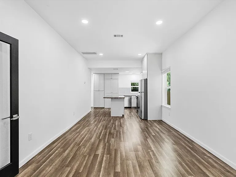 1215 E 12th St — Photo 10