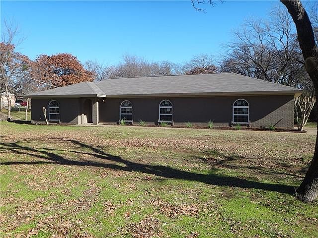 1st image of 102 Woodland Cir