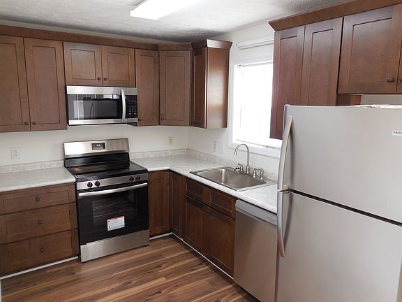 4th image of 15 Lake Village Ct #15