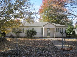 910 S Cherokee St, Grove, OK 74344