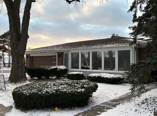 1100 Potter Rd, Park Ridge, IL 60068