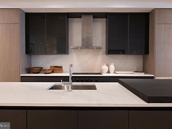 4th image of 124 N 2nd St #4