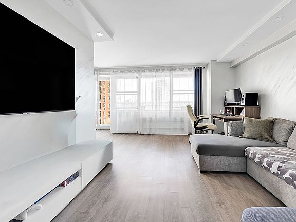 4th image of 2944 W 5th St APT 12O