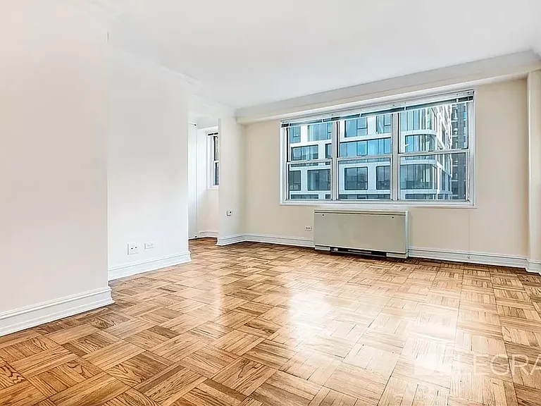 888 8th Ave #20U — Photo 1