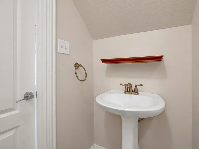 3414 Home St — Photo 2