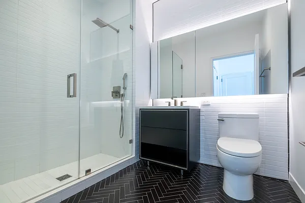 Rented by DelShah Capital LLC | media 23