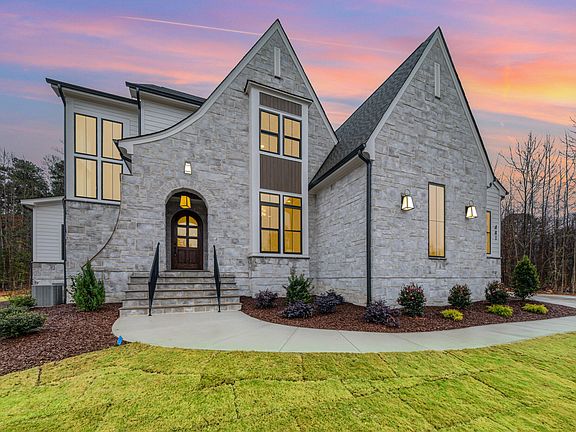 3rd image of 441 Lila Dr