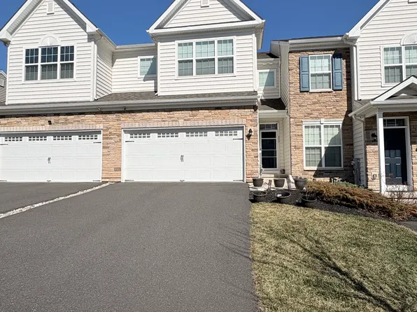377 Redclover Ln, Allentown, PA 18104