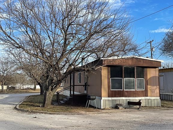 2nd image of 104 N Oak St