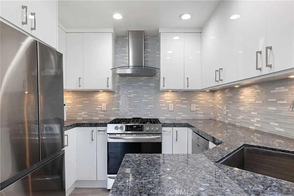 2 bed, 900 sqft, $4,000 — Photo 4
