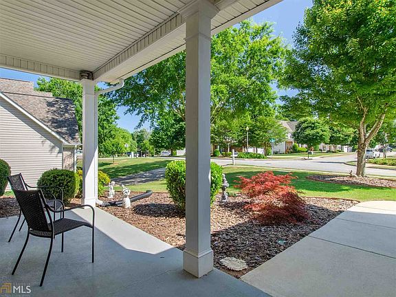 3rd image of 39 Westhill Dr