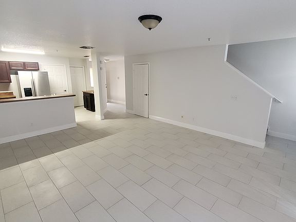 3rd image of 210 Artisan St