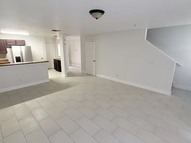 210 Artisan St — Photo 3