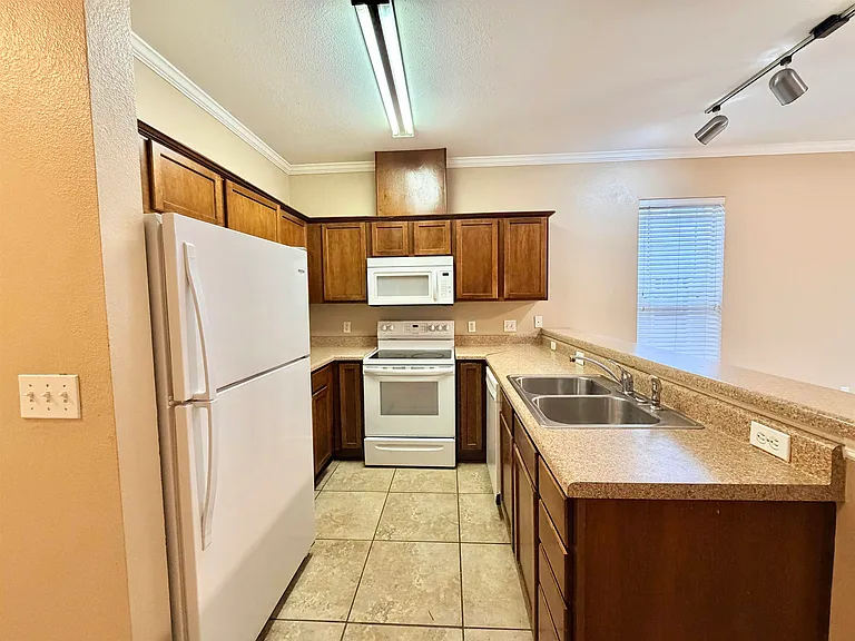 2400 Fred Smith Rd #207 — Photo 5