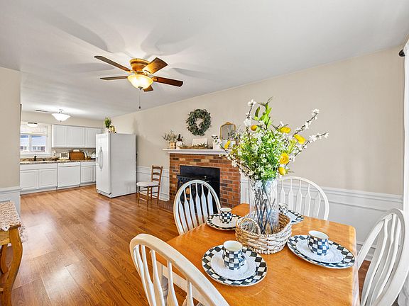 4th image of 595 Greenwood Dr