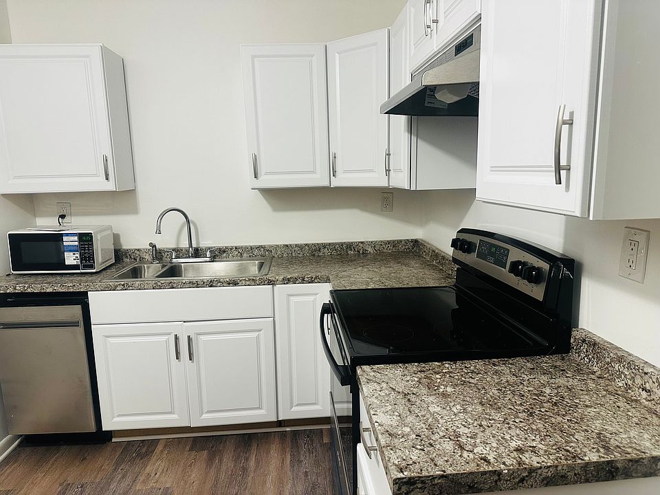 1st image of 107 White St Floor 2