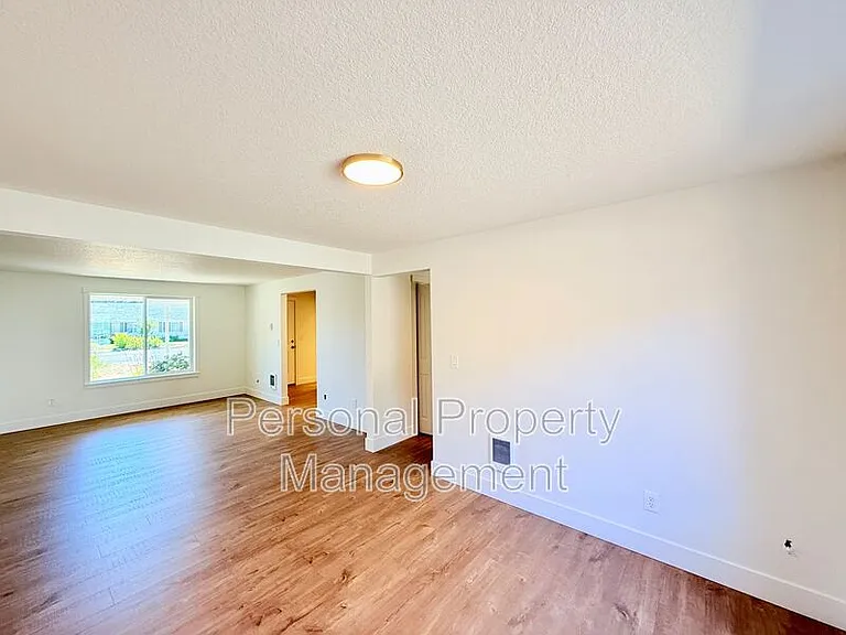 16900 NE 22nd St — Photo 24