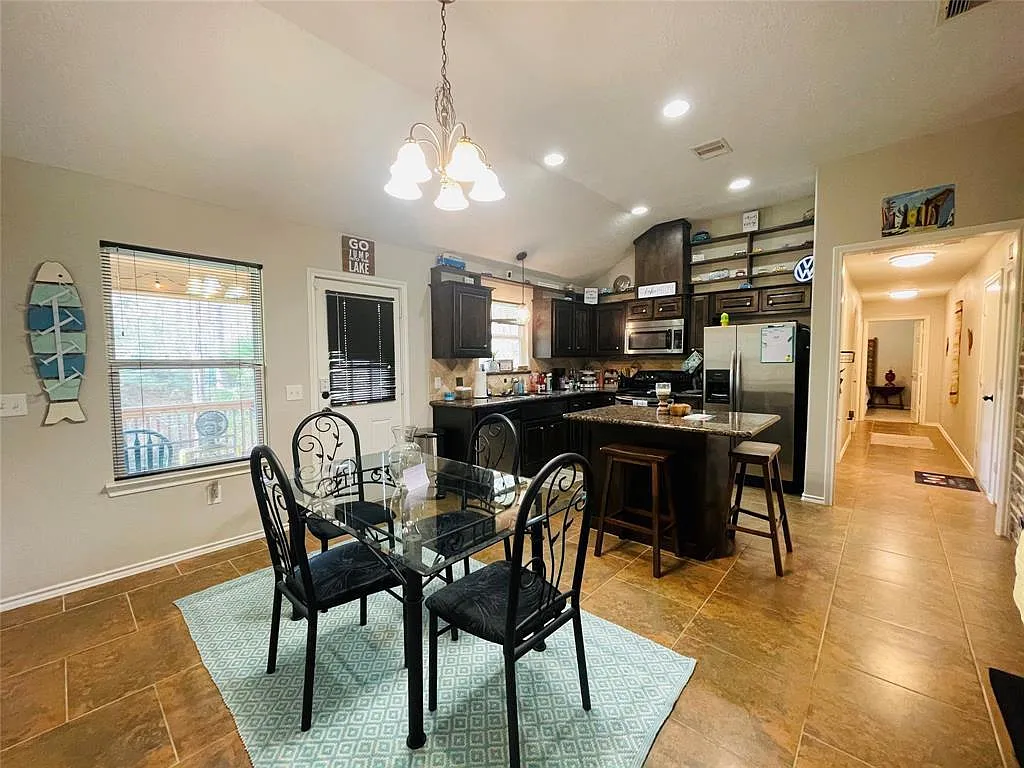 3 bed, 1258 sqft, $1,800 — Photo 4