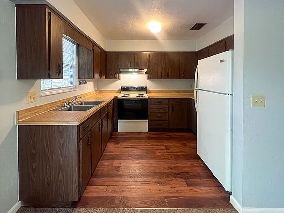 5th image of 3061 SE 28th Ave