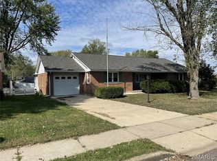 408 Crestview St, Cuba, MO 65453