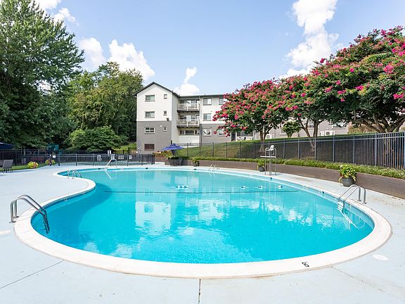 4th image of 4820 Kenmore Ave #4846-304
