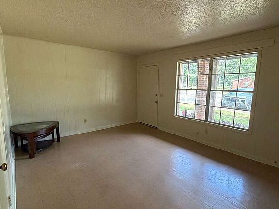 4th image of 205 Daniel St APT 1